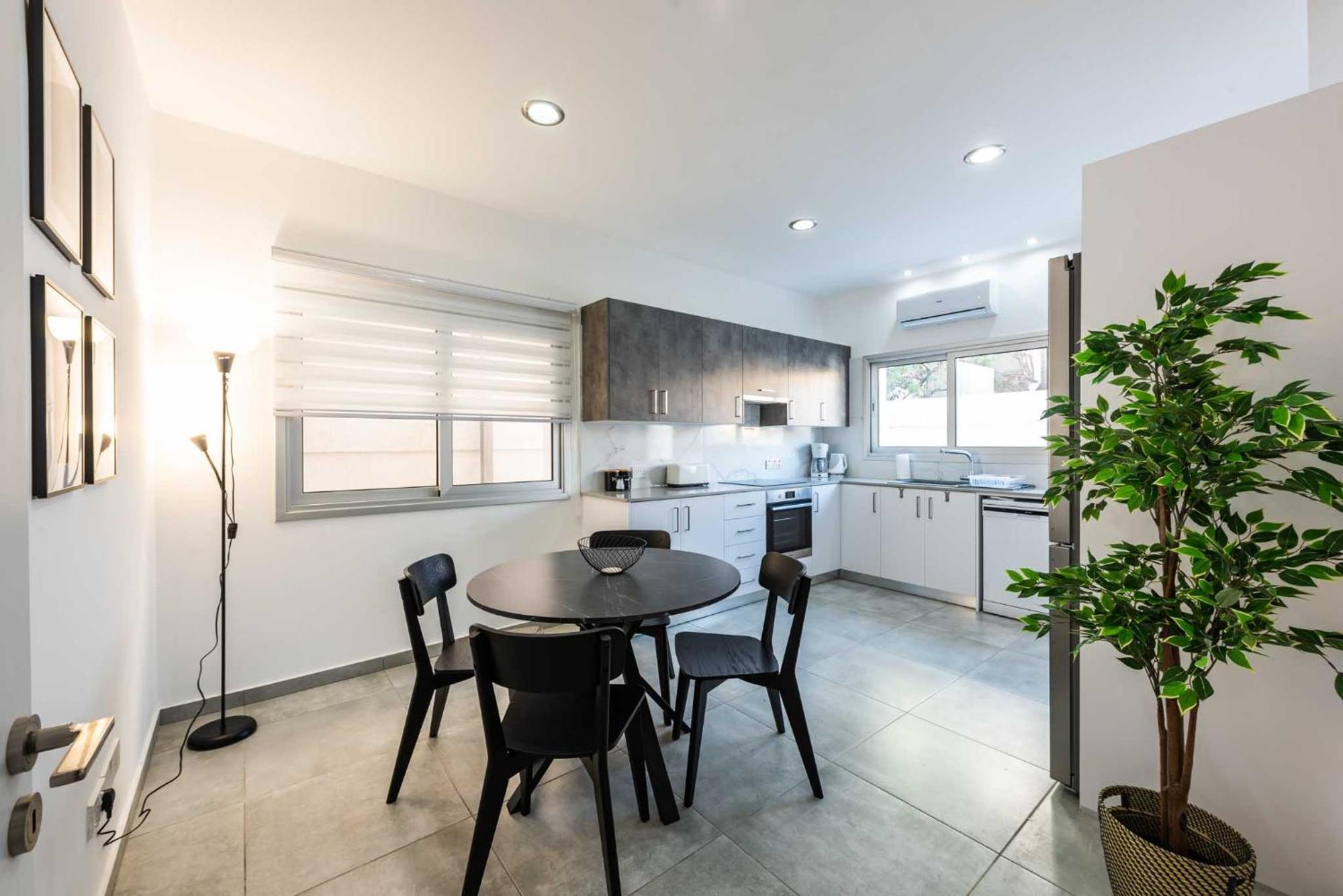 Kition City Apartments - Central Location Ларнака Экстерьер фото